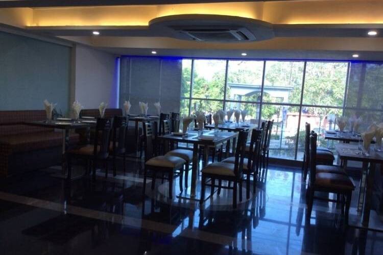 Geetika Galaxy Hotel, Kanpur 3